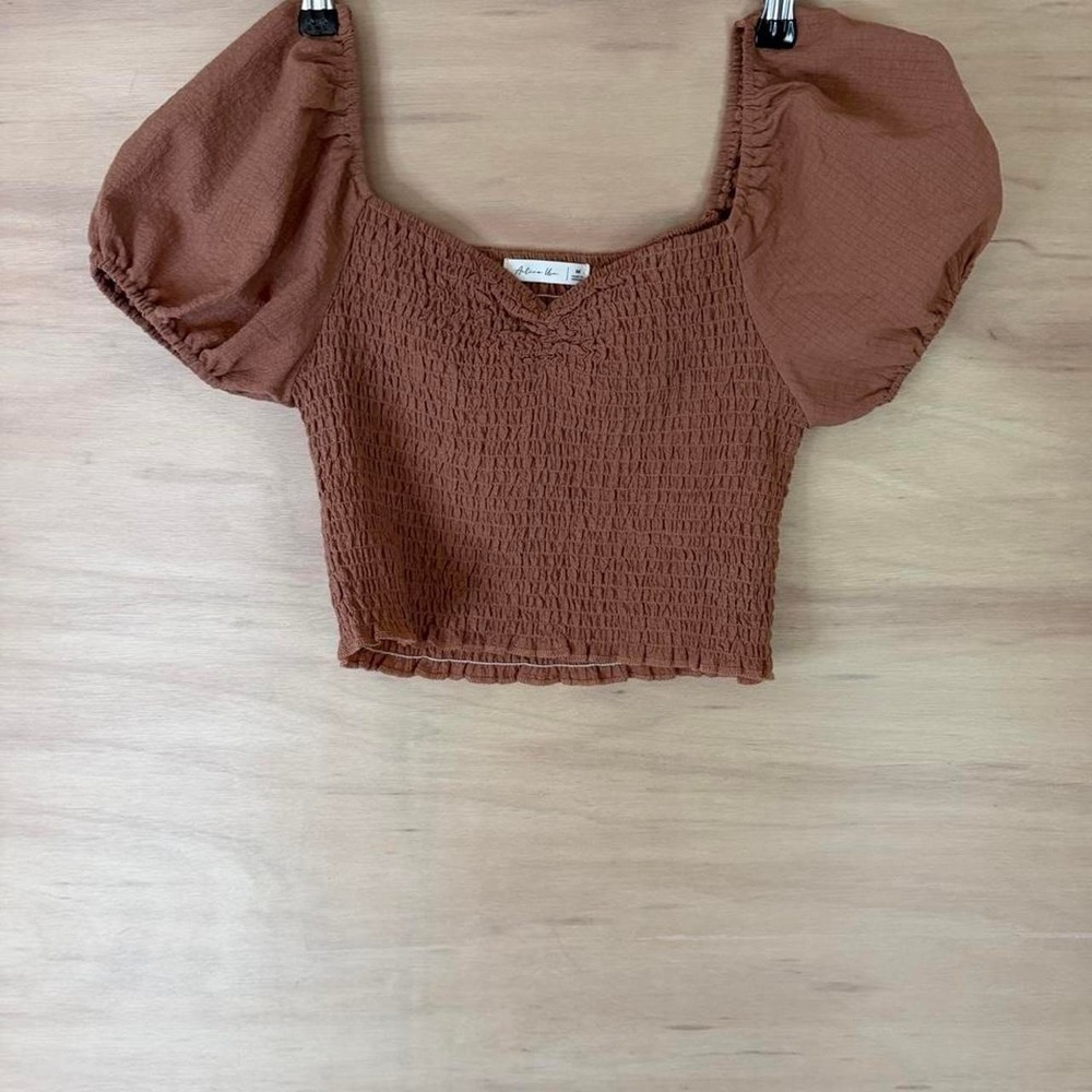 Active USA mauve crop top with puff sleeves Size M